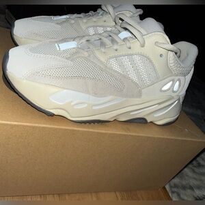 Yeezy Boost 700.